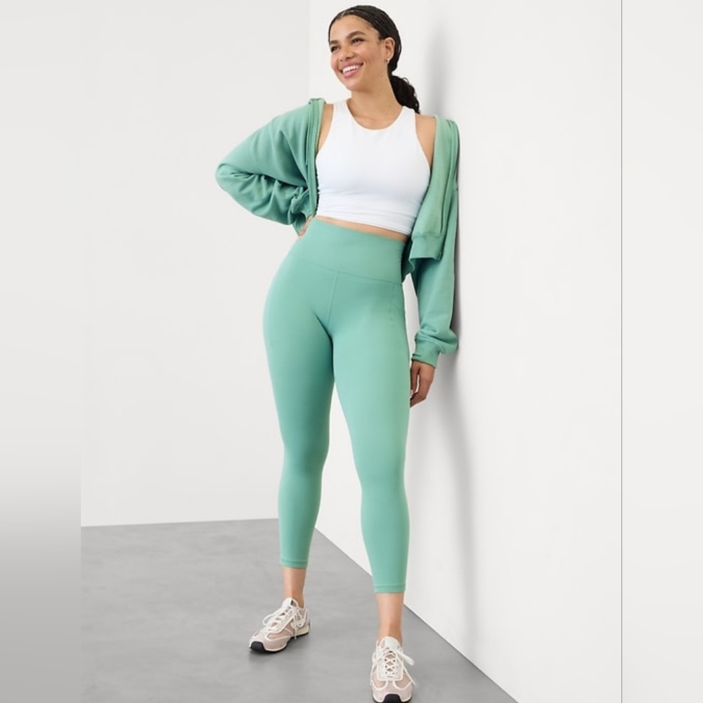 Women's Athleta Salutation Stash 7/8 legging
